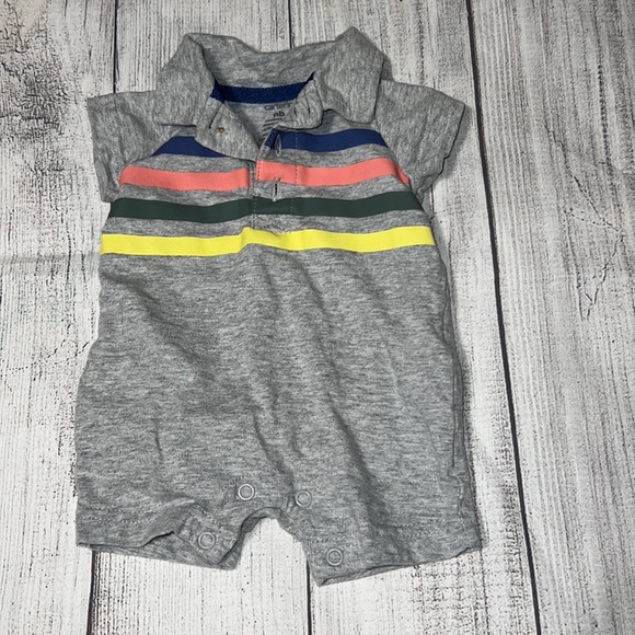 Carter’s Striped gray romper Newborn - Picture 1 of 3